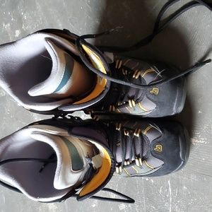 Burton bone out snowboarding boots